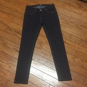 ⬇️ Price Drop ⬇️ butt shaping skinny jeans